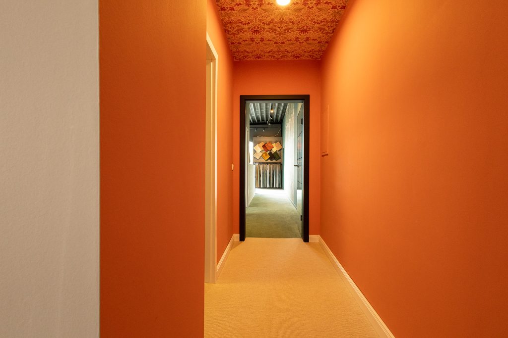 Showroom Viersen - oranger Flur